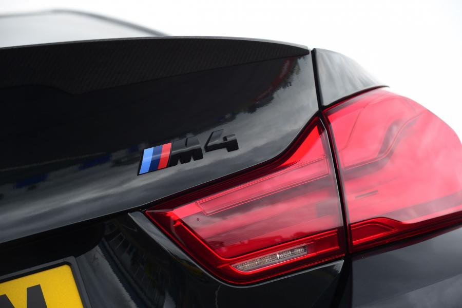 Детали экстерьера BMW M4 Coupe (F82) 2017 года  (UK) (фото 21 из 26)